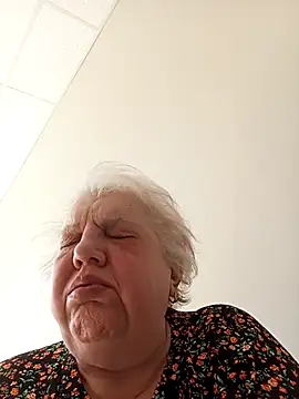 HapinessLovee online show from March 28, 2026, 10:26 am