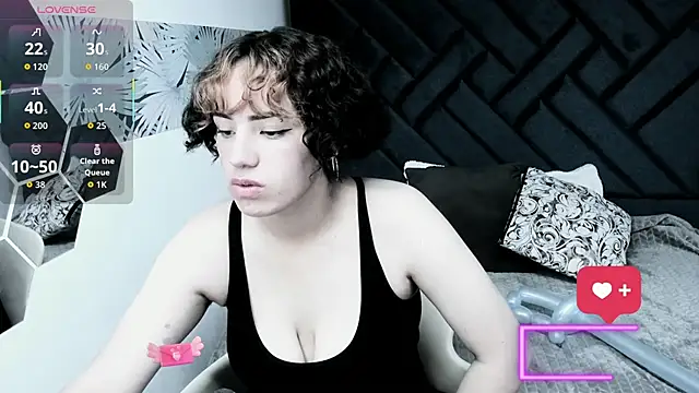 Kiara Fox   online show from December 17, 2025, 8:59 pm