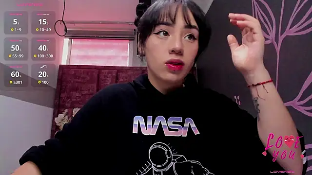 Kiara Fox   online show from March 27, 2026, 8:30 pm