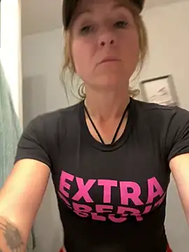 alluringpixie online show from April 12, 2026, 8:36 pm