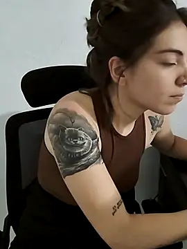 Ceciihot online show from December 20, 2025, 3:13 am