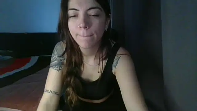 Ceciihot online show from April 13, 2026, 5:40 pm