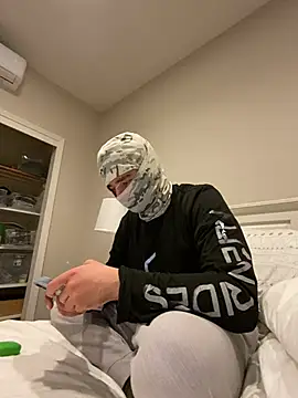 phantom898983 online show from April 5, 2026, 7:38 am