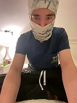 phantom898983 online show from April 18, 2026, 7:23 am