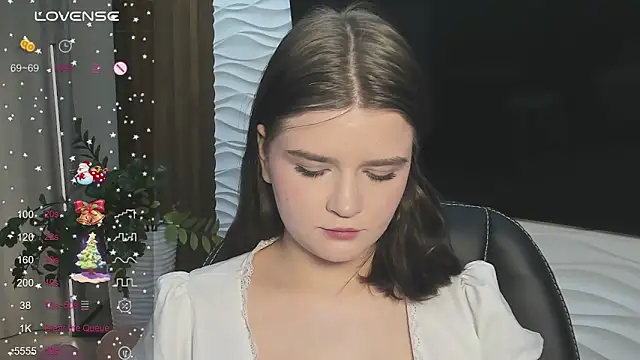 Snapshot of LanaTreades chatting on December 14, 2025, 1:05 pm LanaTreades online show from December 14, 2025, 1:05 pm