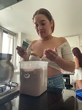 Emily Jonness  online show from December 15, 2025, 11:36 am