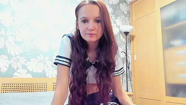 Snapshot of OliviaMuur chatting on February 3, 2026, 5:05 am OliviaMuur online show from February 3, 2026, 5:05 am