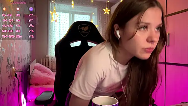 GayleLuu online show from December 22, 2025, 12:24 pm