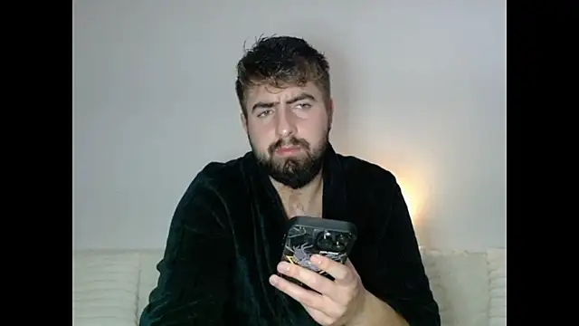 iigabi online show from December 5, 2025, 7:32 pm