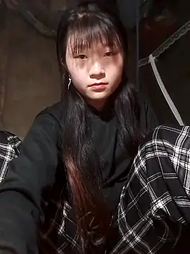 hinata-xx online show from December 22, 2025, 11:29 am