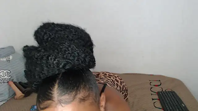 Snapshot of Belle2556 chatting on December 23, 2025, 7:28 am Belle2556 online show from December 23, 2025, 7:28 am