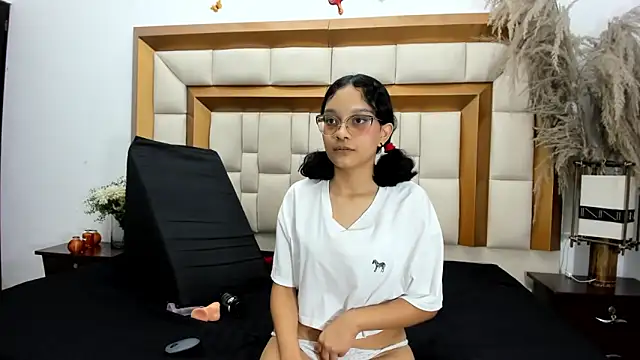 RebecaMarshall online show from February 16, 2026, 7:21 pm