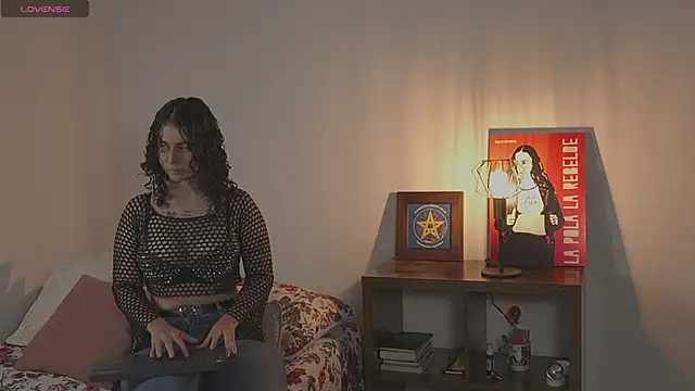 Estefania Velez online show from February 17, 2026, 2:30 am