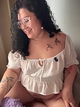 Snapshot of VanesssaMilf_ chatting on December 15, 2025, 4:33 pm VanesssaMilf online show from December 15, 2025, 4:33 pm