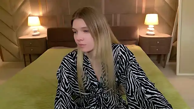 Vivien Hans online show from March 18, 2026, 3:42 am