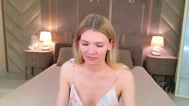 Snapshot of Vivien_Hans chatting on June 9, 2026, 3:45 pm Vivien Hans online show from June 9, 2026, 3:45 pm