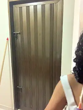 ladulcemary  online show from April 9, 2026, 5:29 pm