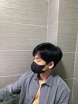 kimze7 online show from April 17, 2026, 1:03 pm