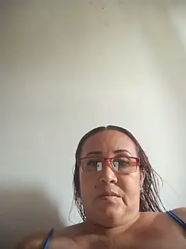 Nini Love  online show from April 7, 2026, 8:09 pm