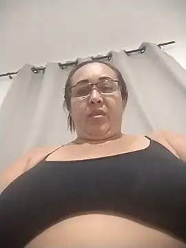 Nini Love  online show from April 14, 2026, 5:02 am