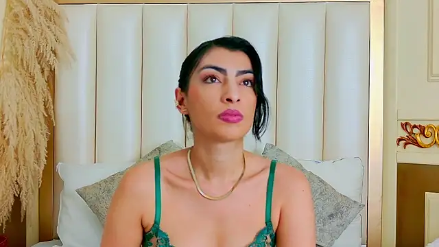 NinnaPiers online show from July 16, 2026, 11:49 am