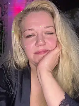 Snapshot of JenniferCarmen chatting on January 6, 2026, 3:10 am JenniferCarmen online show from January 6, 2026, 3:10 am