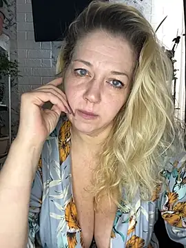 JenniferCarmen online show from April 2, 2026, 3:37 am