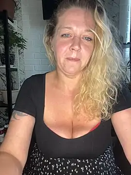 Snapshot of JenniferCarmen chatting on July 15, 2026, 8:41 am JenniferCarmen online show from July 15, 2026, 8:41 am