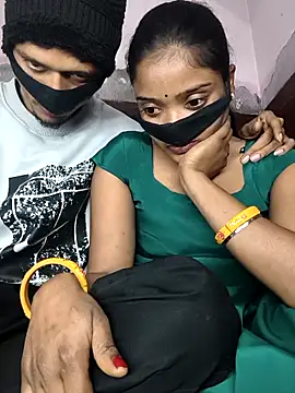 Snapshot of couplegk71 chatting on February 5, 2026, 10:31 am couplegk71 online show from February 5, 2026, 10:31 am