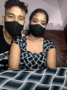 Snapshot of couplegk71 chatting on February 14, 2026, 4:15 pm couplegk71 online show from February 14, 2026, 4:15 pm