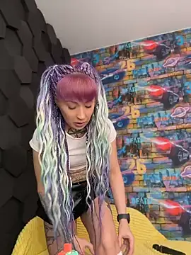 Tattoo  Moon online show from April 15, 2026, 11:16 pm