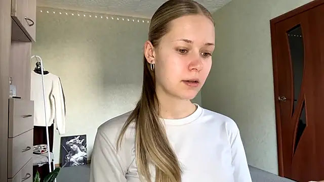 ZaidaSchwarten online show from March 1, 2026, 1:24 pm