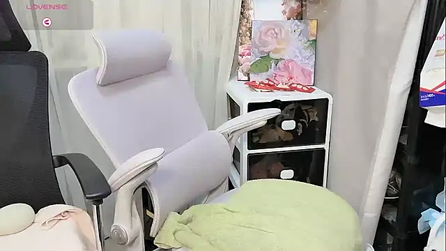 Yvonne-07 online show from March 14, 2026, 4:56 pm