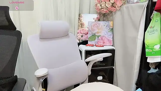 Yvonne-07 online show from March 30, 2026, 4:19 pm