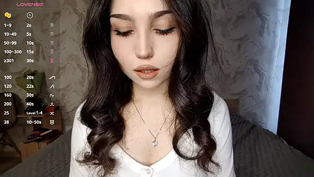 Qwami Amie online show from April 19, 2026, 6:46 am