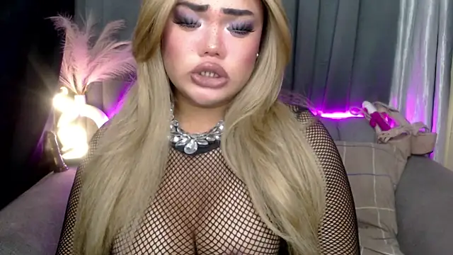 AlwaysHornyMia online show from December 17, 2025, 1:22 am