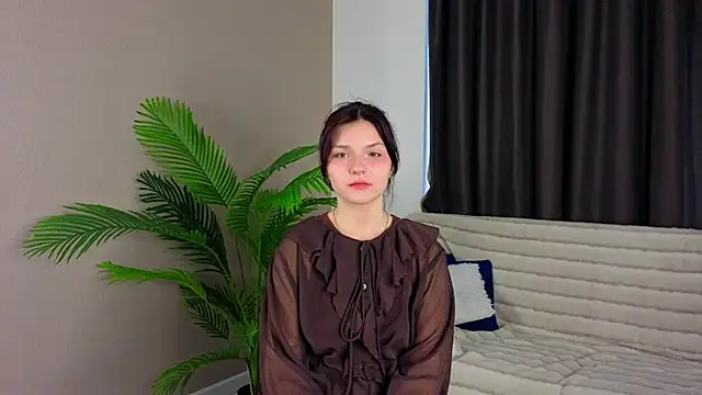 NyraVesperis online show from March 25, 2026, 3:07 pm