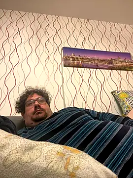 P0rco89 online show from December 15, 2025, 7:12 am