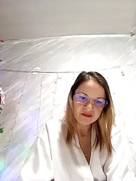 Snapshot of NikkyNatural chatting on December 17, 2025, 5:41 pm NikkyNatural online show from December 17, 2025, 5:41 pm