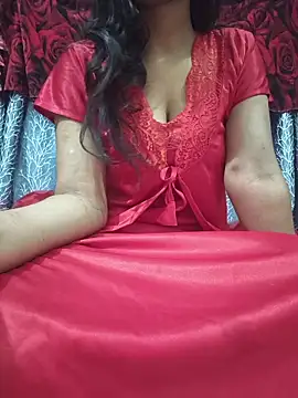 Snapshot of Rose1728 chatting on February 13, 2026, 8:27 pm Rose1728 online show from February 13, 2026, 8:27 pm