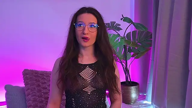 Snapshot of TheaMalekoo chatting on March 13, 2026, 7:37 am TheaMalekoo online show from March 13, 2026, 7:37 am