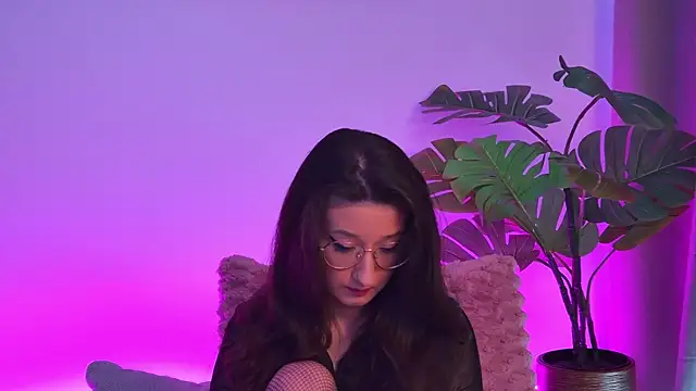 Snapshot of TheaMalekoo chatting on March 26, 2026, 7:47 am TheaMalekoo online show from March 26, 2026, 7:47 am