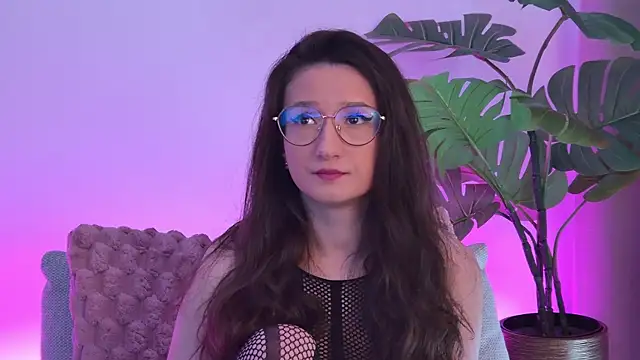 Snapshot of TheaMalekoo chatting on April 8, 2026, 6:35 am TheaMalekoo online show from April 8, 2026, 6:35 am