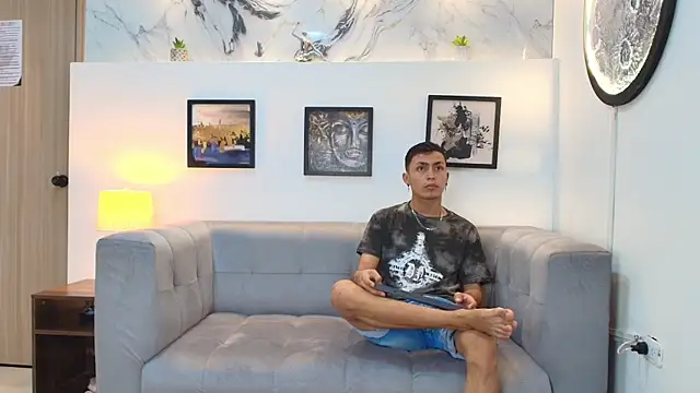 Snapshot of YOUNG_GUYS1 chatting on December 18, 2025, 1:11 am YOUNG GUYS1 online show from December 18, 2025, 1:11 am