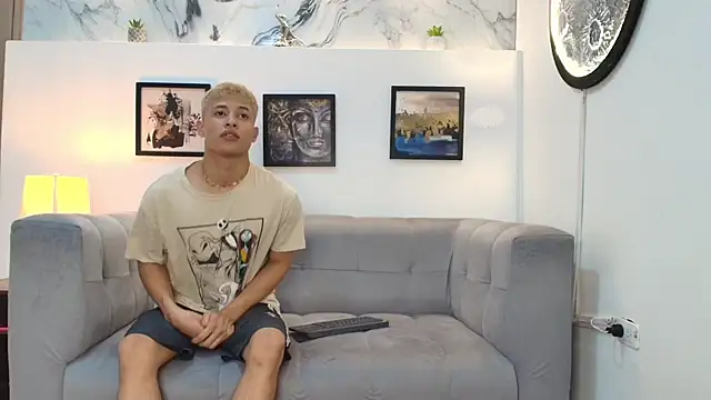 Snapshot of YOUNG_GUYS1 chatting on December 22, 2025, 1:02 am YOUNG GUYS1 online show from December 22, 2025, 1:02 am