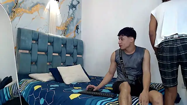 Snapshot of YOUNG_GUYS1 chatting on February 8, 2026, 1:20 am YOUNG GUYS1 online show from February 8, 2026, 1:20 am