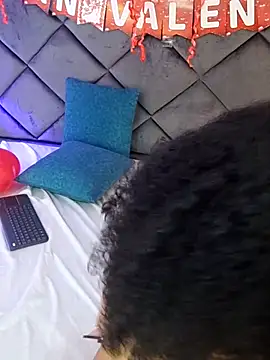 LunaaCurly online show from February 16, 2026, 7:21 pm