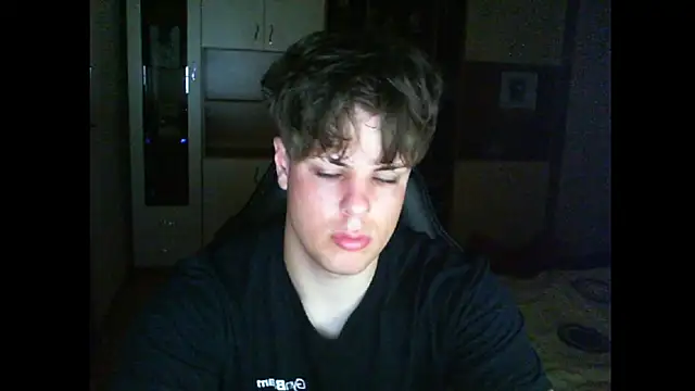 GymGuy0505 online show from May 19, 2026, 8:48 pm