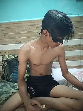 xoupleaura online show from March 29, 2026, 7:25 pm