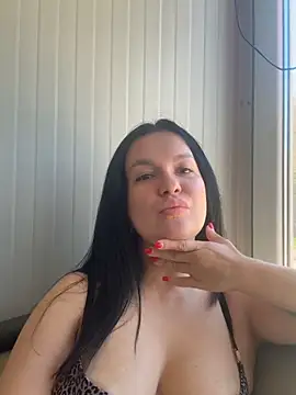 Snapshot of MeganBlueq chatting on April 6, 2026, 12:17 pm MeganBlueq online show from April 6, 2026, 12:17 pm